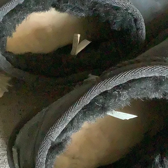 UGG Women’s Classic Ultra Mini - Picture 3 of 3